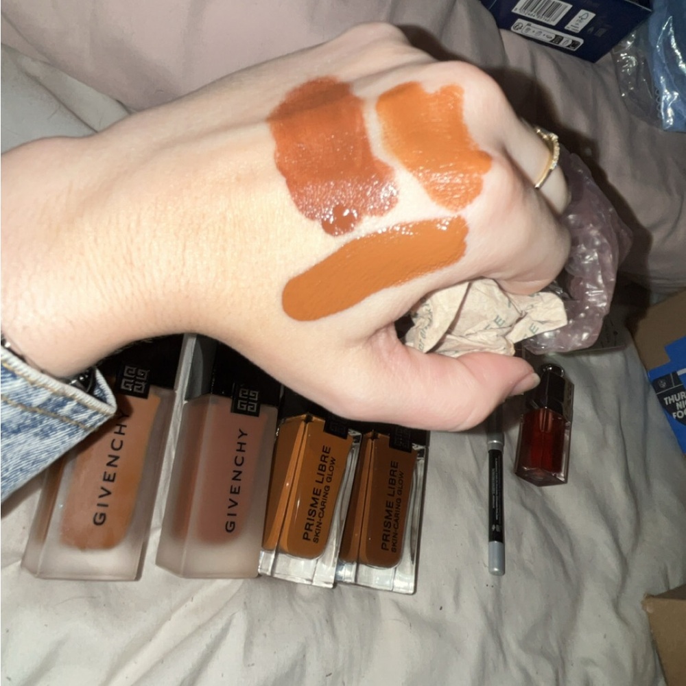Givenchy Foundation Collection - Cream and Tan Shades - Picture 3 of 4